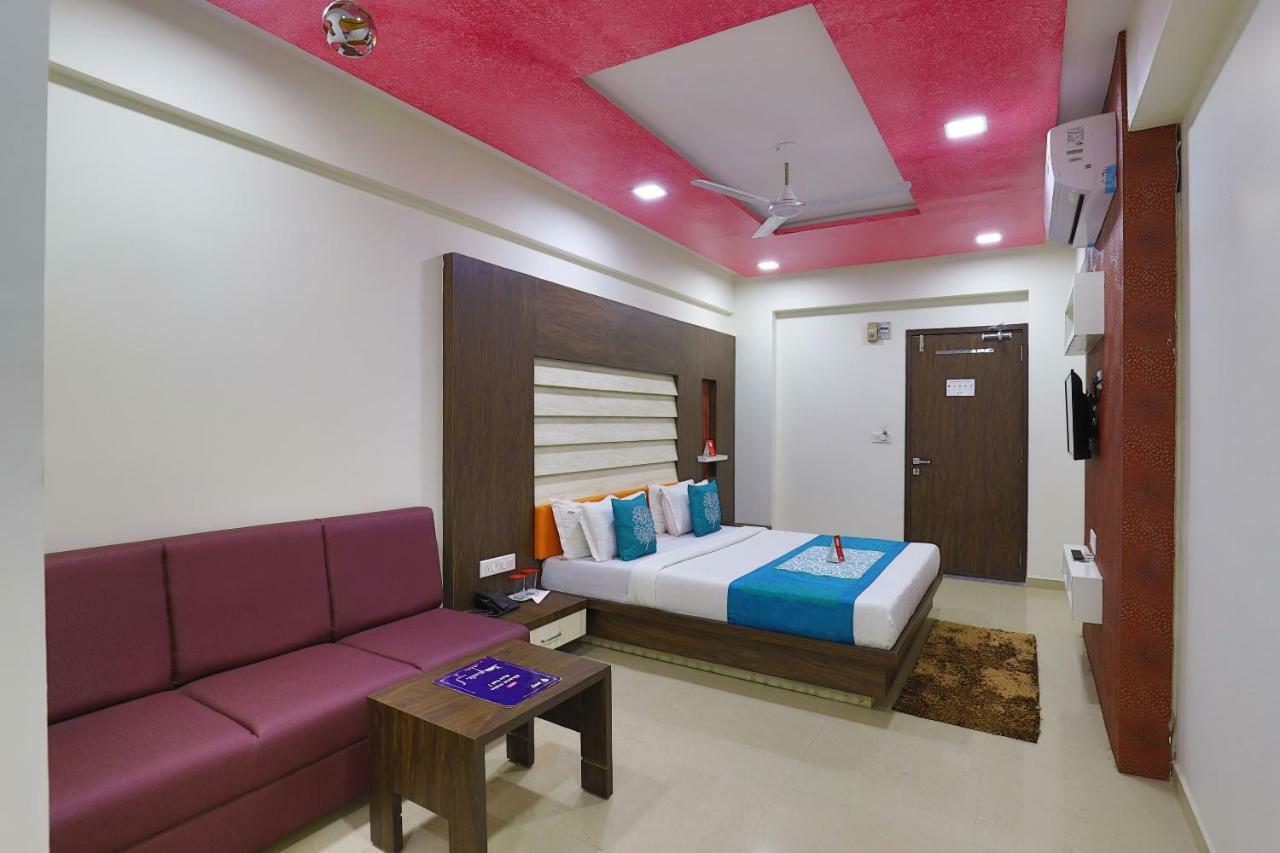 Oyo 9238 Hotel Meet Palace Naroda Dış mekan fotoğraf