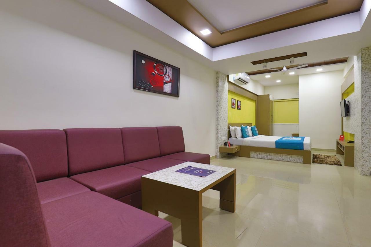 Oyo 9238 Hotel Meet Palace Naroda Dış mekan fotoğraf