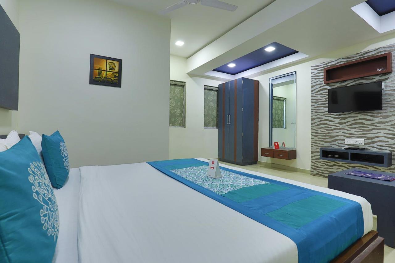 Oyo 9238 Hotel Meet Palace Naroda Dış mekan fotoğraf